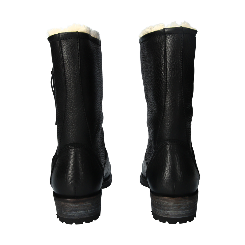 EW74.BLK_packshot_4.4ff4487f