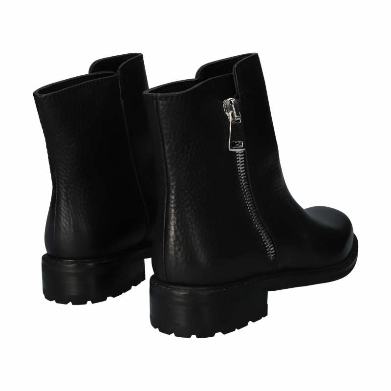 QL04.BLK_packshot_5.01bfed23