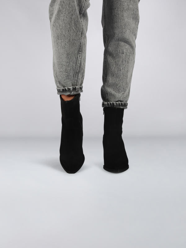 ZL91.BLK_beenfotografie_1.e2c16171_1703752380_8167