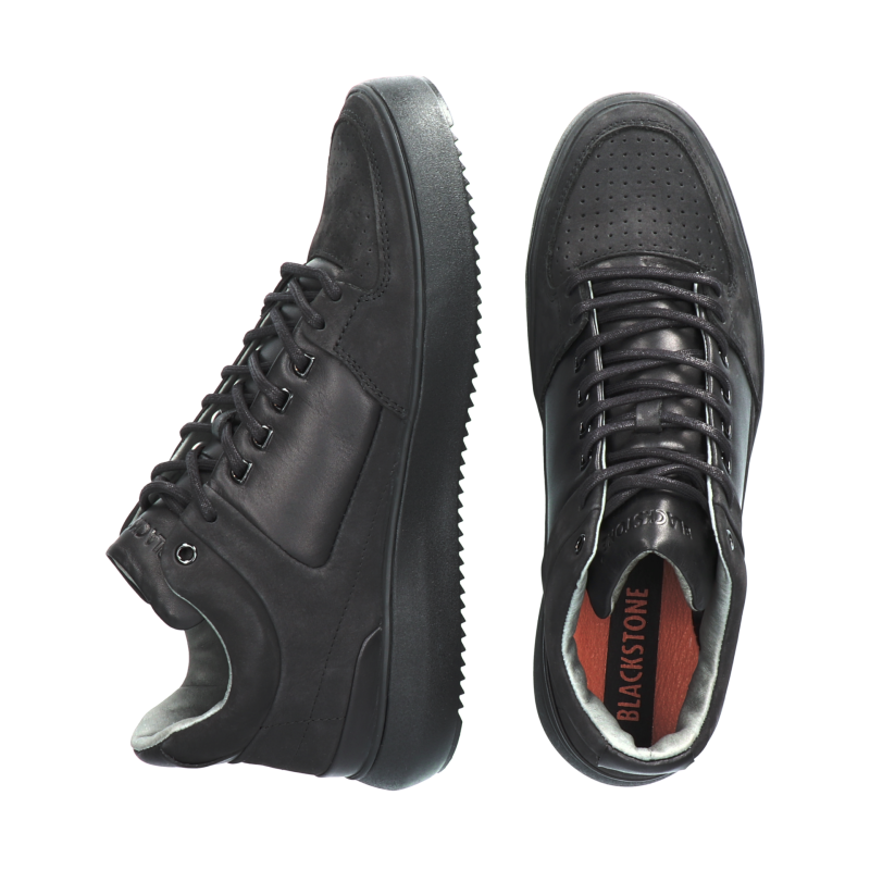 YG18.BLK_packshot_6.6f072e19